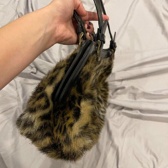 Faux fur leopard print shoulder bag - Picture 5 of 5